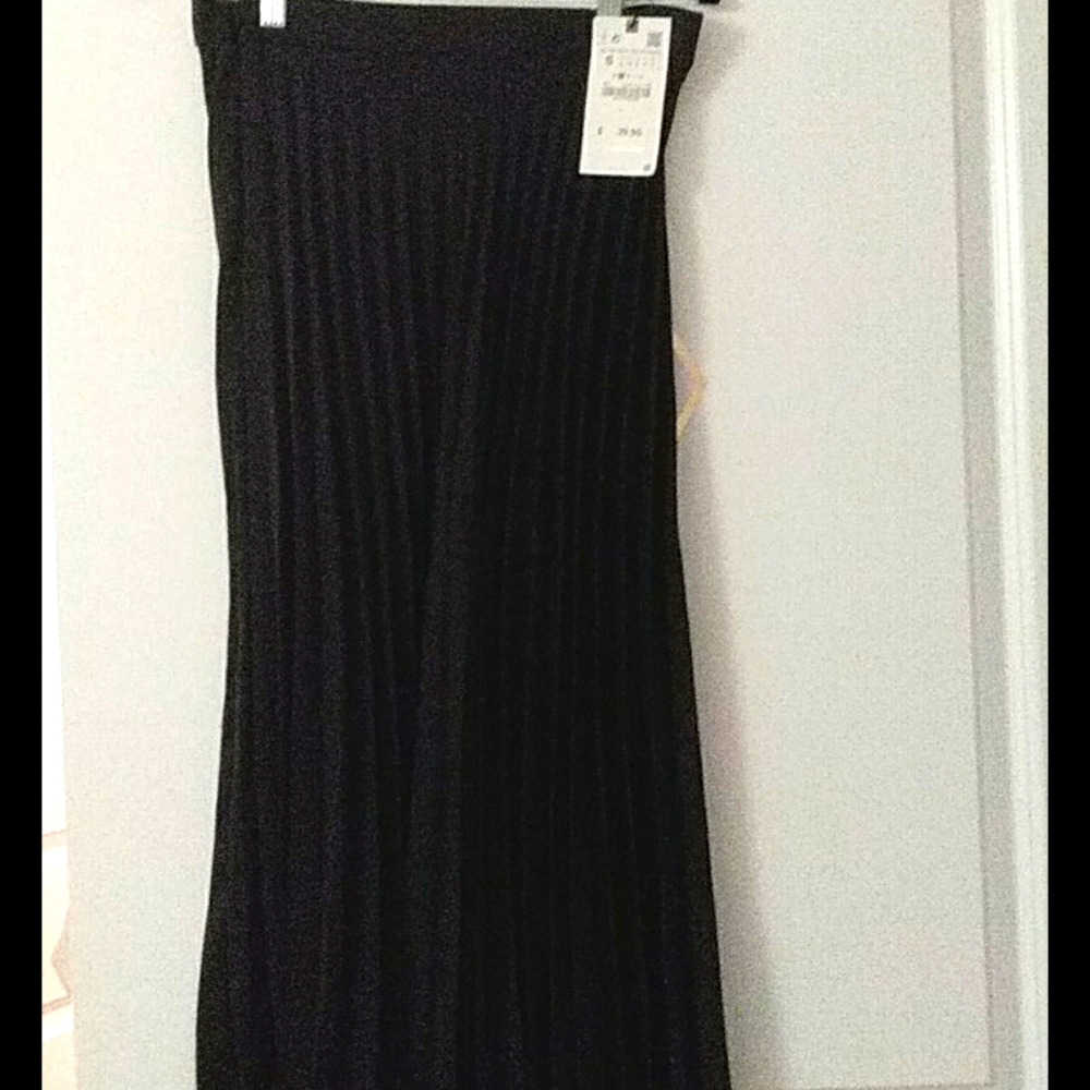 NWT Woman zara midi accordian pleated small